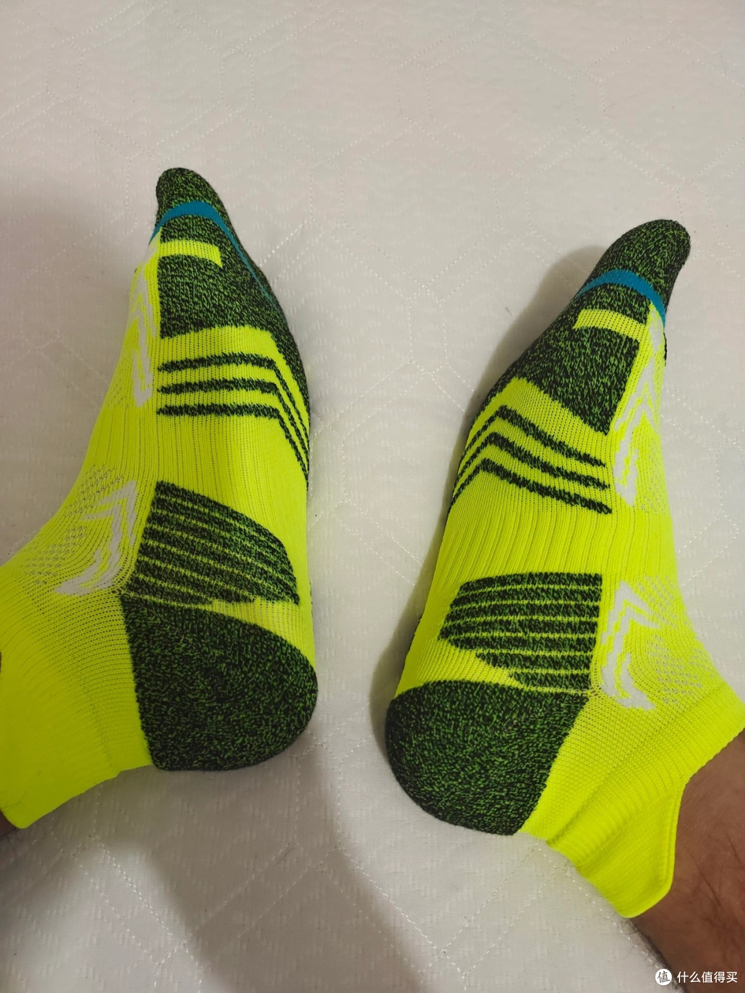 【比赛实战视角】跑马必看!普通袜子真的会毁你的马拉松PB