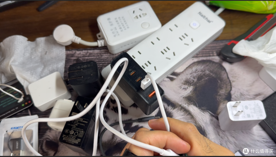 【探长捡垃圾】100 元二手数码盲盒实测:安克、联想、倍思都有