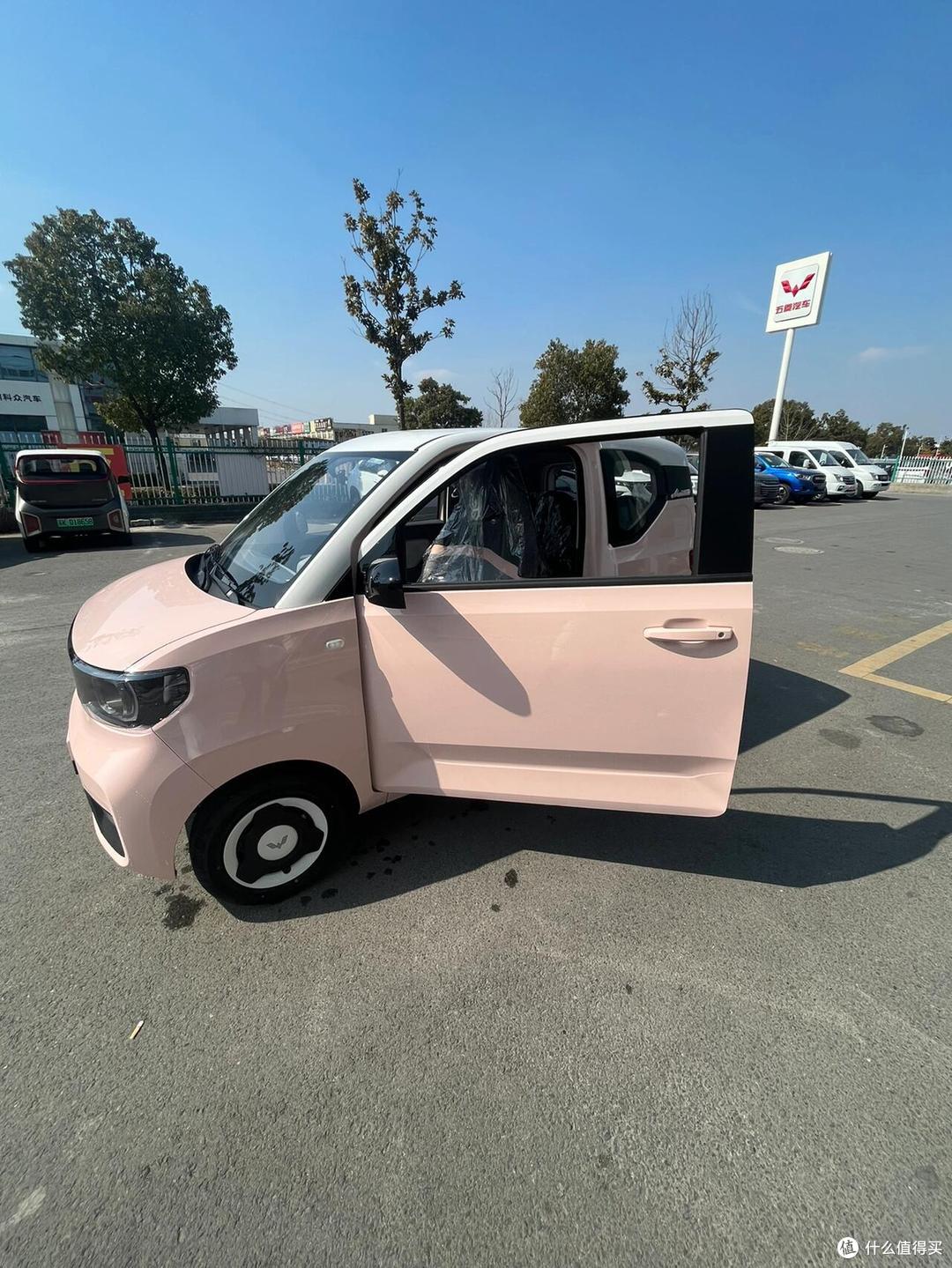 五菱宏光MINIEV咋卖不动了?3万的小破车,年轻人为啥突然不买了