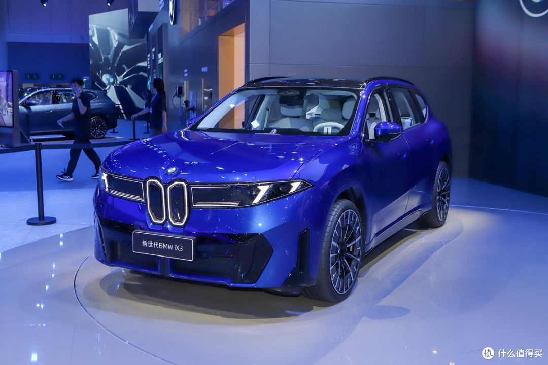 30万买德系豪华纯电SUV,奥迪E7X、奔驰GLC EV与宝马iX3咋选?