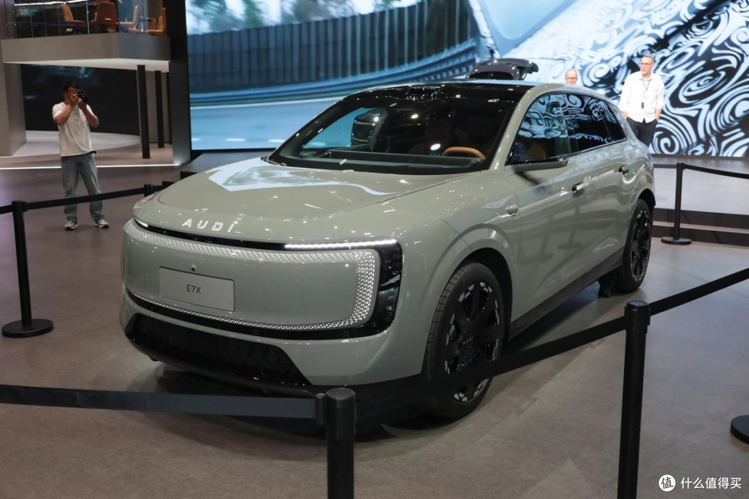 30万买德系豪华纯电SUV,奥迪E7X、奔驰GLC EV与宝马iX3咋选?