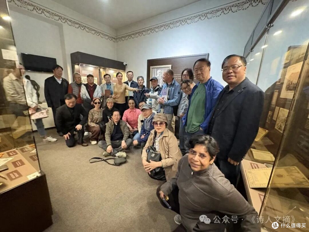 中国诗歌代表团参访保加利亚瓦佐夫故居纪念馆