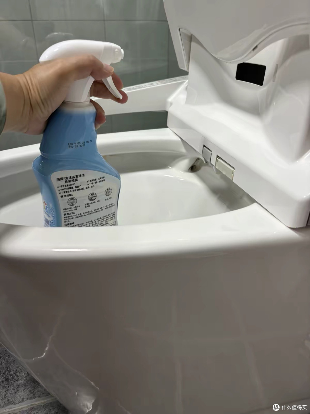 假期返家浴室焕新:滴露泡沫除菌一喷省时