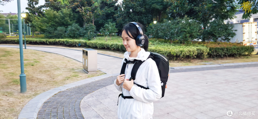 娃的书包重到驼背?GMT超轻小方包实测:护脊书包就要选轻的