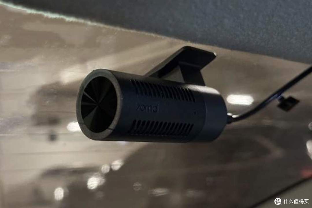 前后双4K只要几百块？70迈E800行车记录仪把后录马赛克彻底干掉了