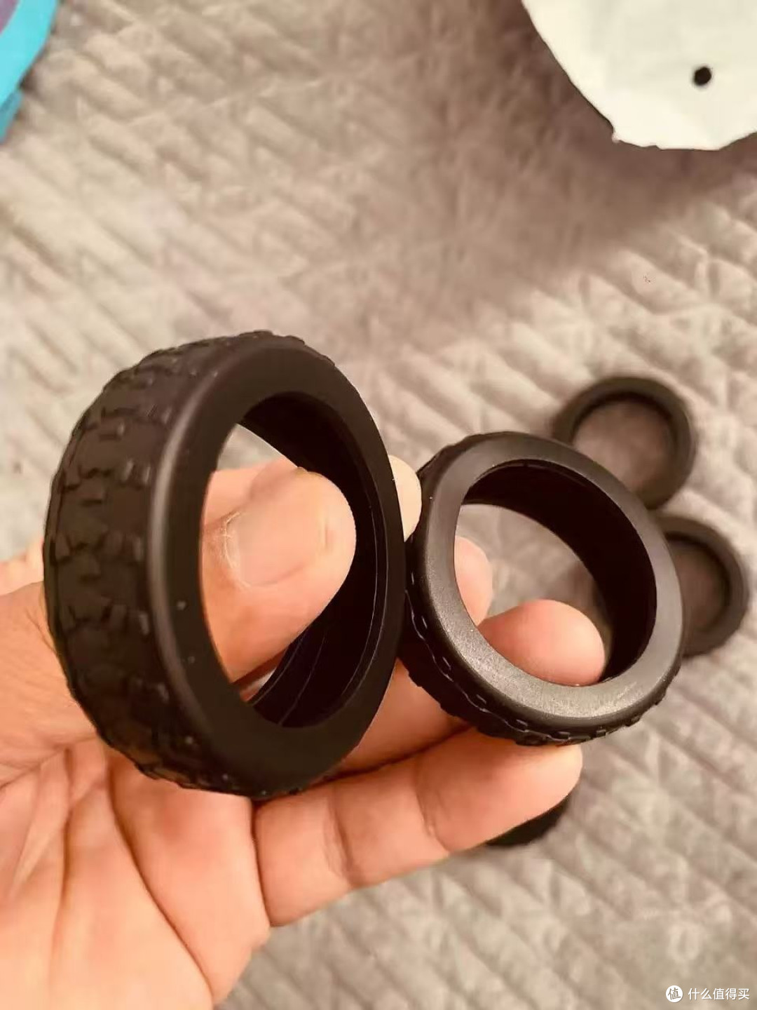 轮子磨损快,加个保护套能多用两年