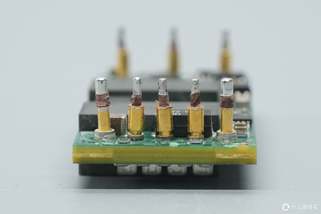 雷能72W 1/8砖隔离DC-DC电源模块方案解析