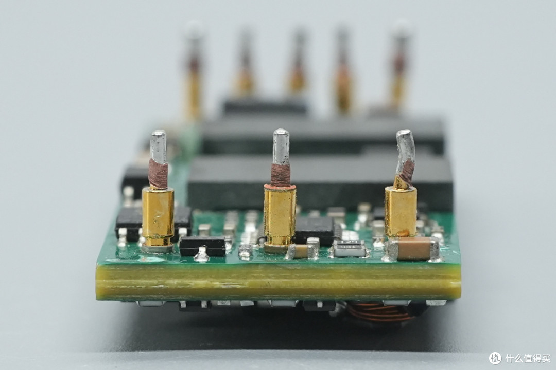 雷能72W 1/8砖隔离DC-DC电源模块方案解析