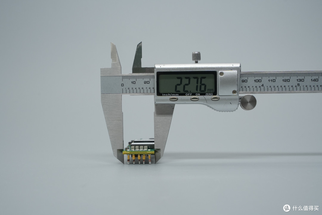 雷能72W 1/8砖隔离DC-DC电源模块方案解析