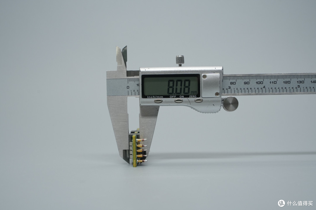 雷能72W 1/8砖隔离DC-DC电源模块方案解析
