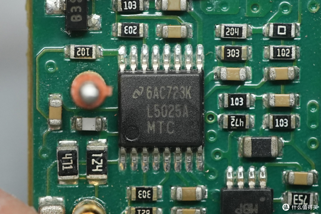 雷能72W 1/8砖隔离DC-DC电源模块方案解析