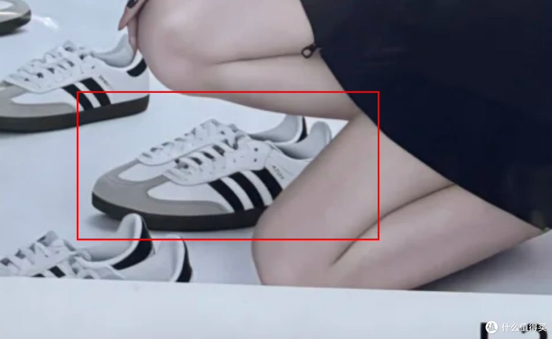 Adidas海报翻车宋雨琦手指长"犄角"?AI改图的坑,大品牌也躲不开