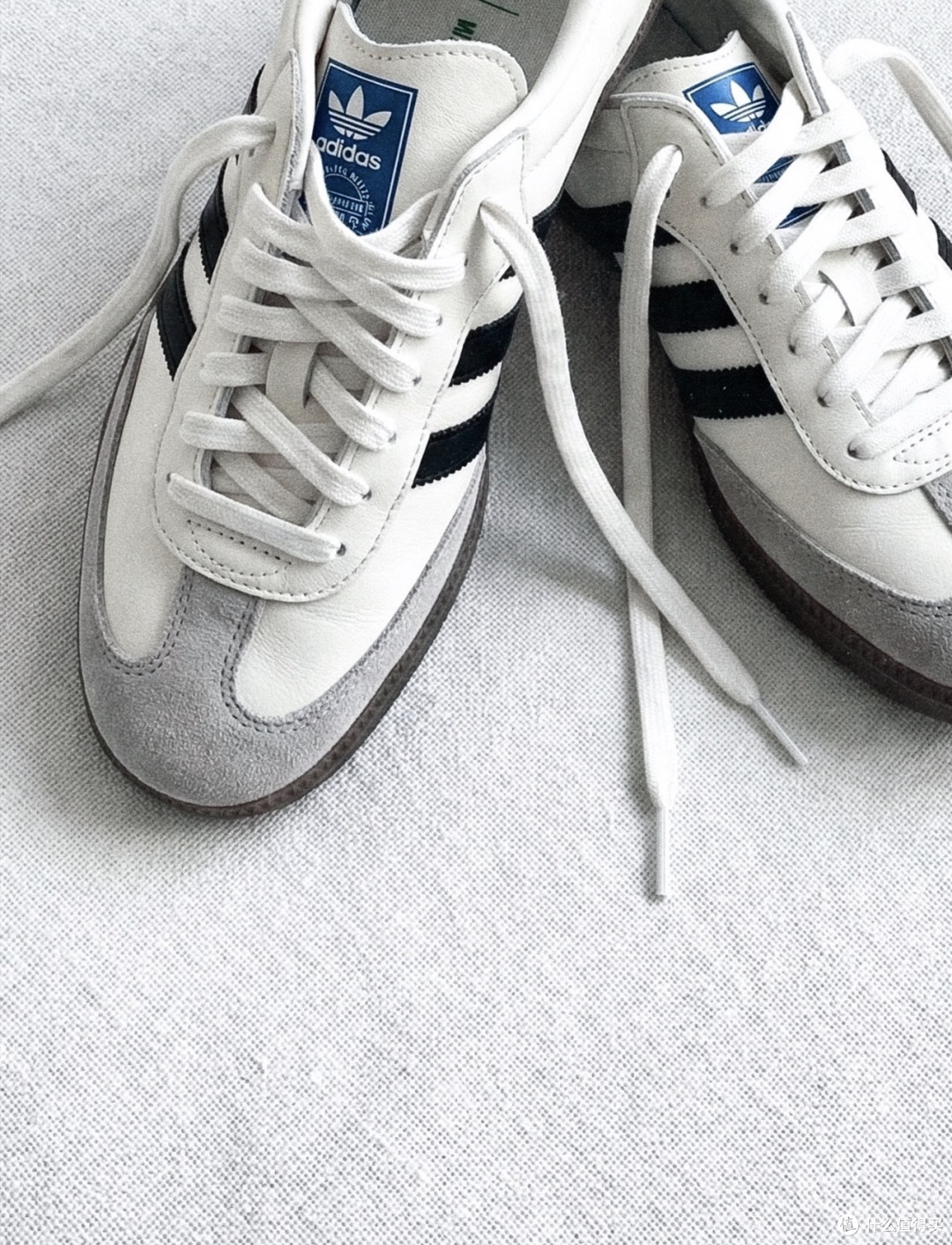 Adidas海报翻车宋雨琦手指长"犄角"?AI改图的坑,大品牌也躲不开
