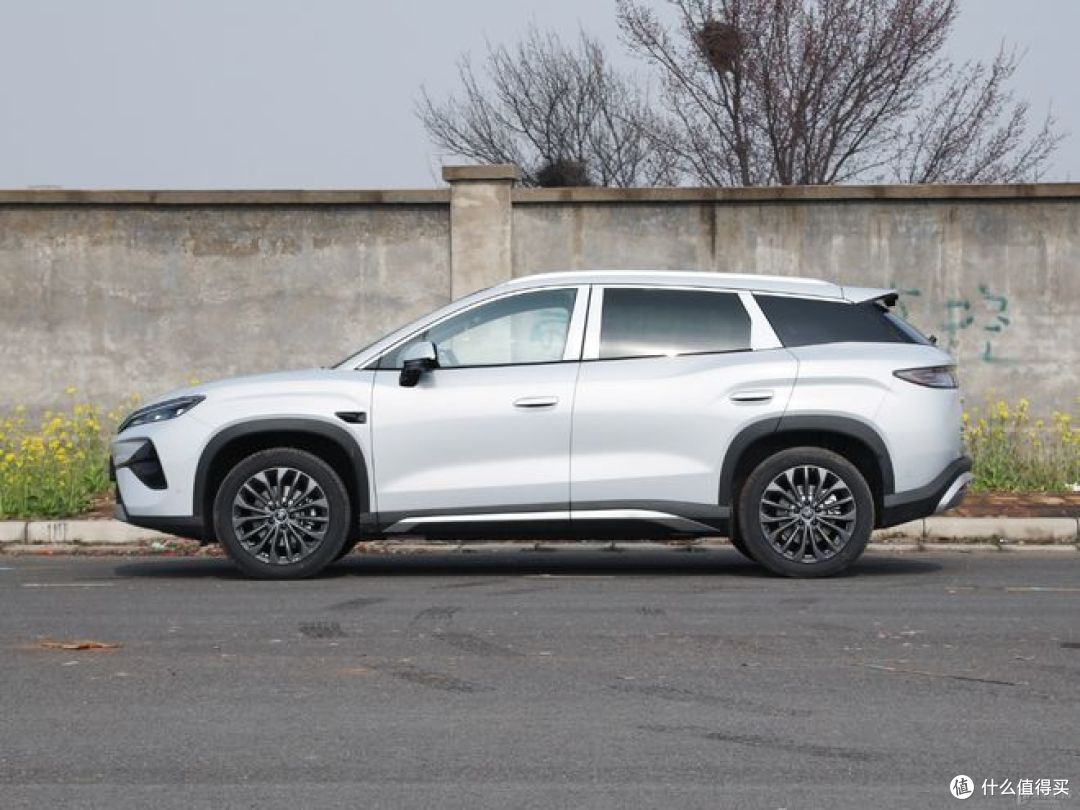 12.99 万起比亚迪宋 Ultra,家用中型 SUV 全能之选