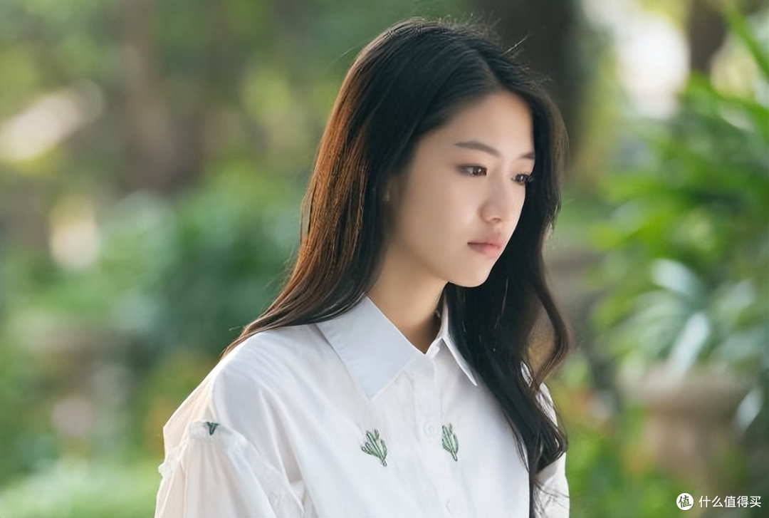当不了爆火女主,凭配角次次出圈,《余红旧事》她撞脸汤唯太惊艳