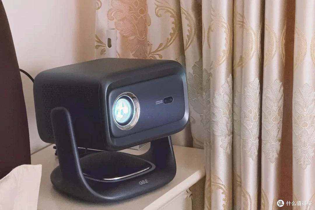 抖4K、伪4K扎堆,千元投影仪全是智商税?| 家用投影仪避坑指南