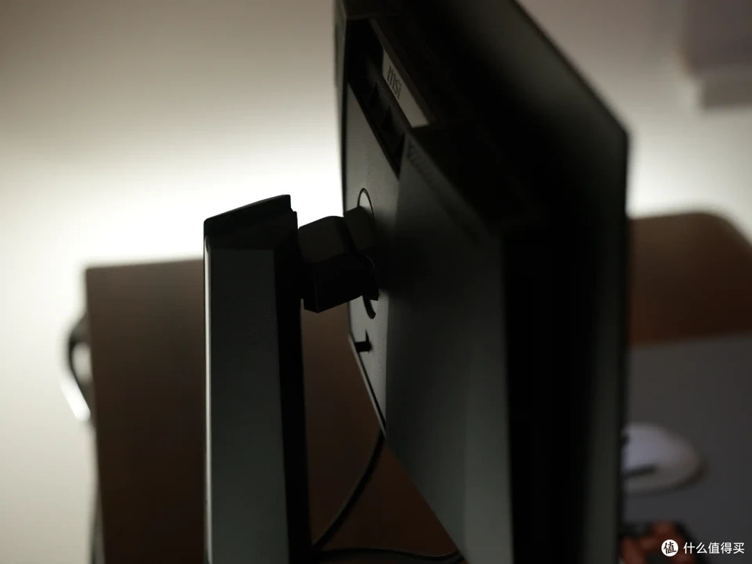 不到两千的27寸OLED|MAG 274QP QD-OLED X24流光