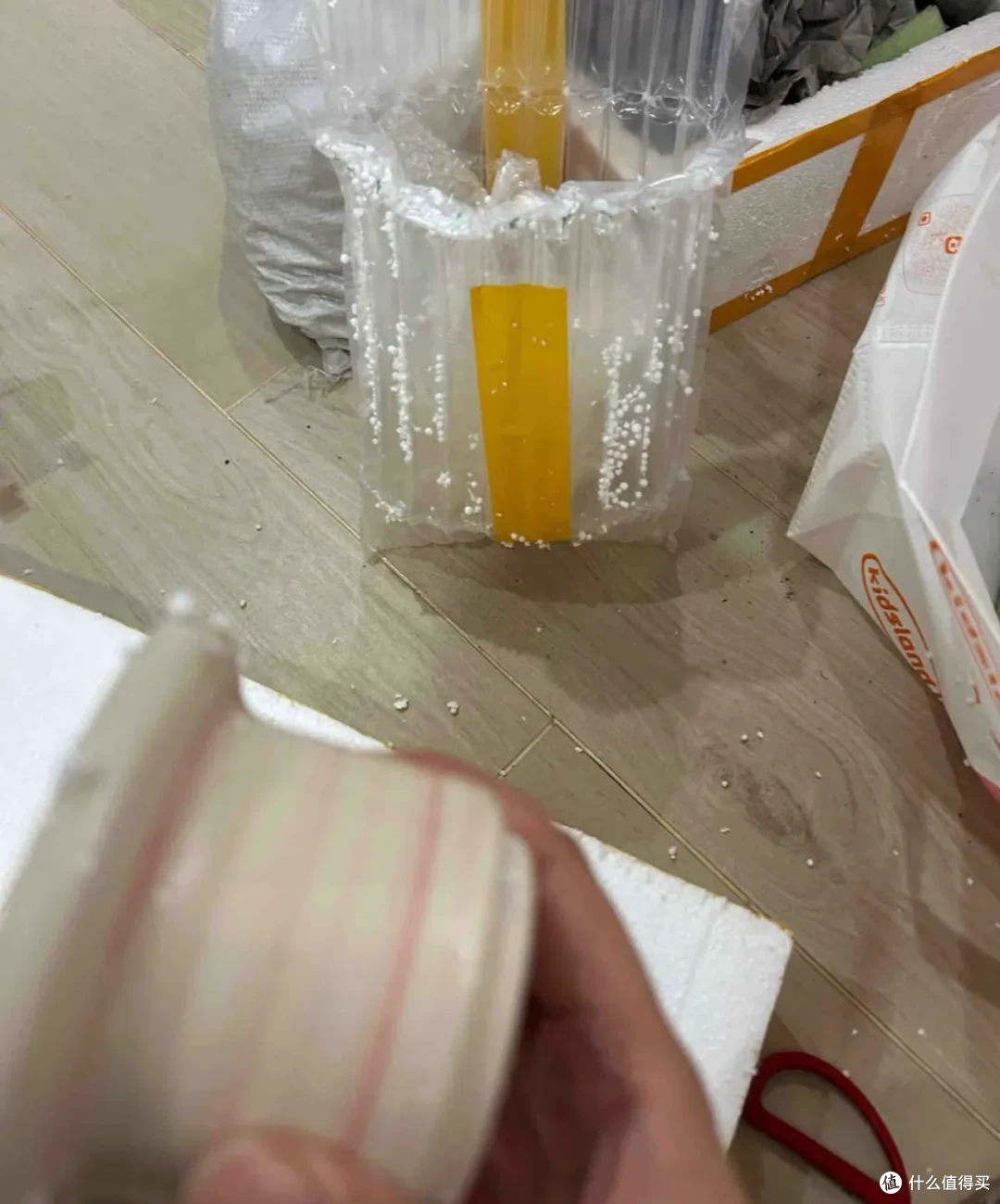 有时候真想问:这种泡沫包材能不能滚出银河系?