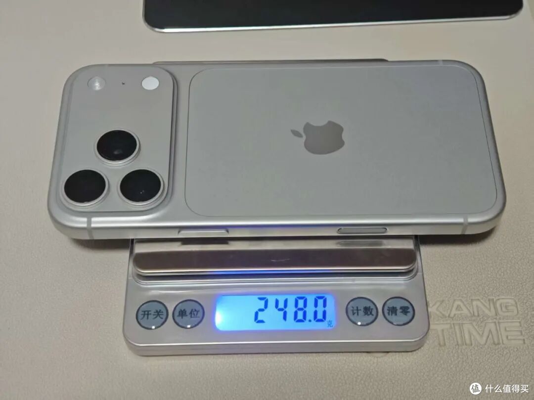 iPhone18遭遇“屏幕门”,引发大量用户退货,未来需小心“后封”