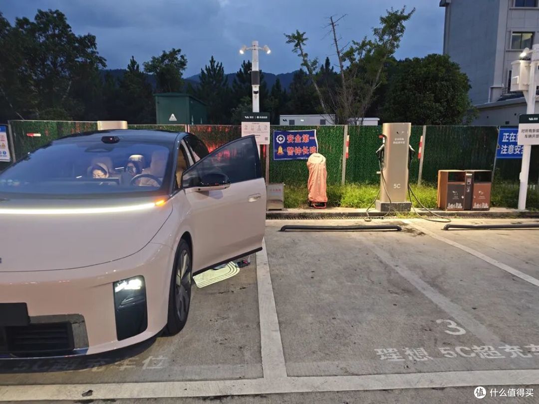 理想i9深度体验，开了半个月跑了1600公里，这车到底行不行？