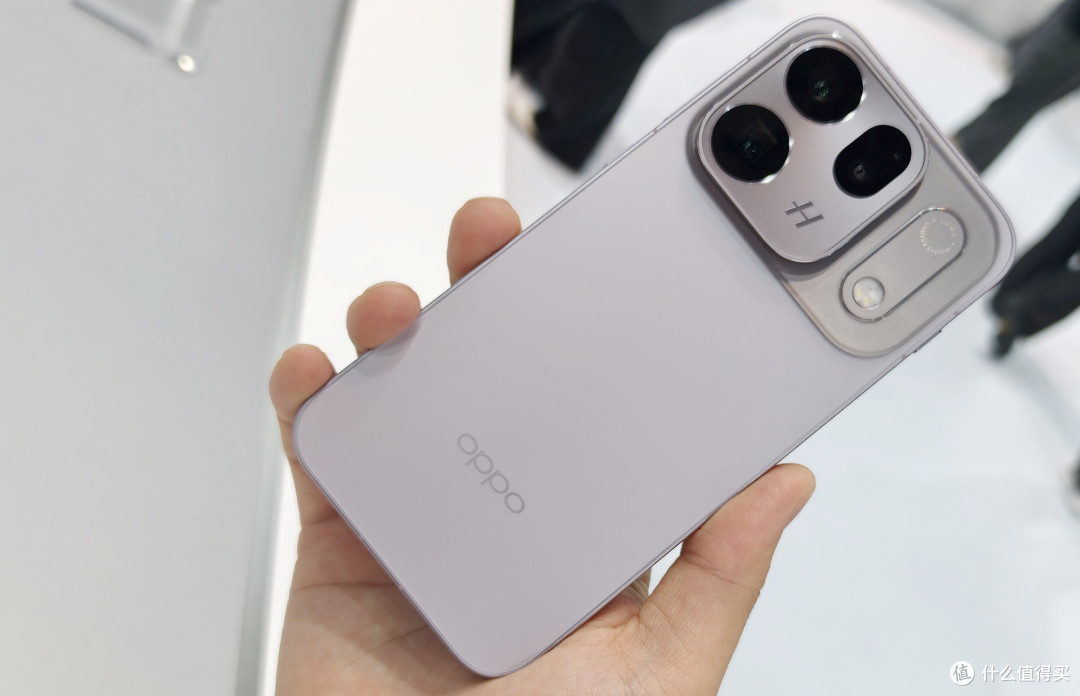 相差1400起,买新还是买旧?OPPO Find X10 VS Find X9深度对比