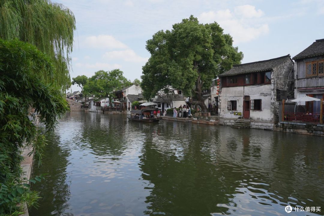 河道两岸，和记忆里差别不大
