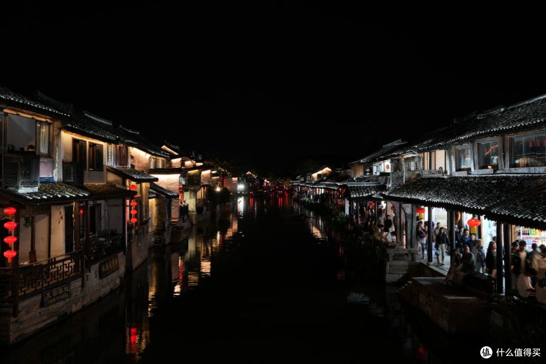 纯手持夜景，四分之一秒还是能稳住的