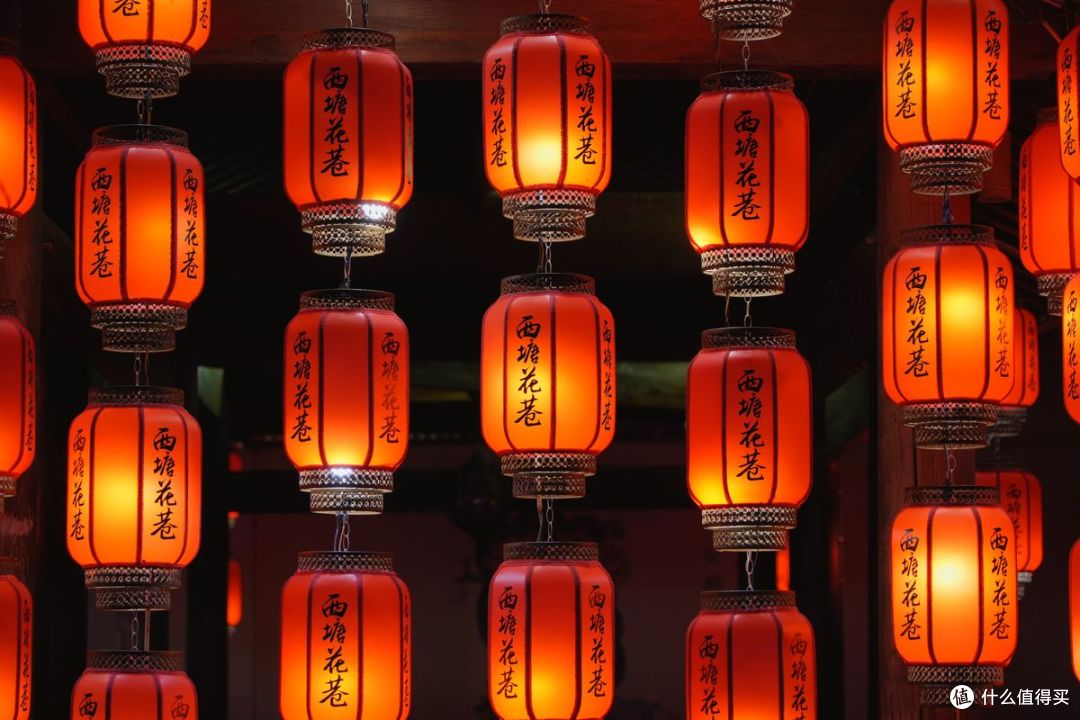 红灯笼是经典装饰，效果极佳