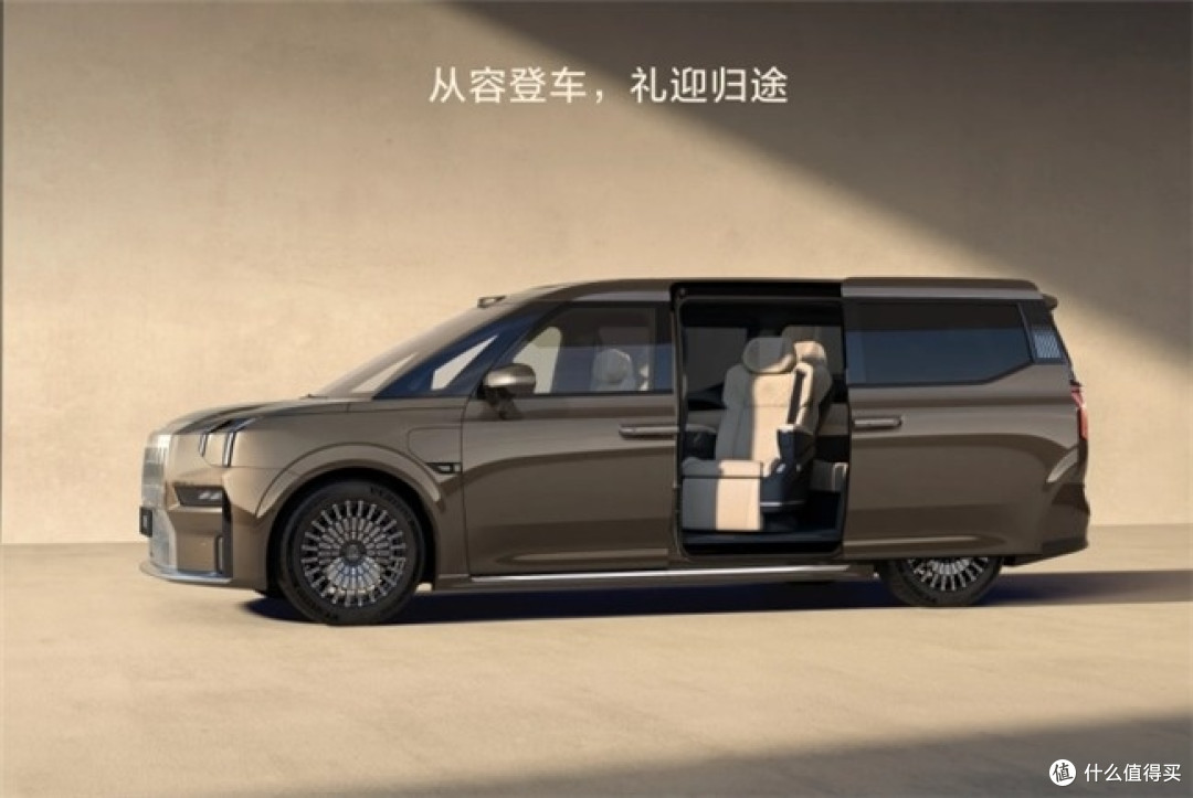 纯电四座行政MPV 极氪009光辉版90万级值得看