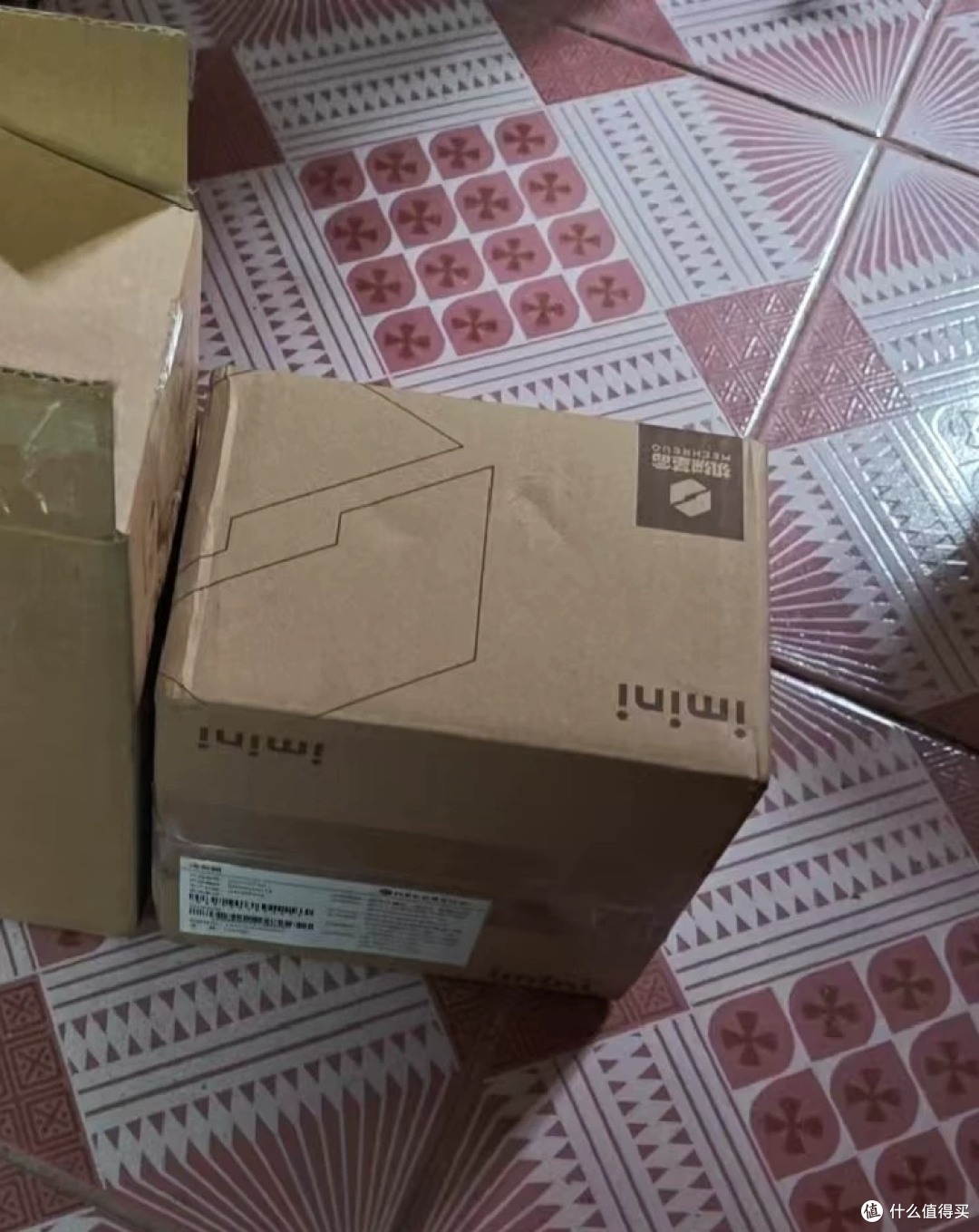 8845HS迷你主机低价1300元,轻度生产力没问题,价格还差口气