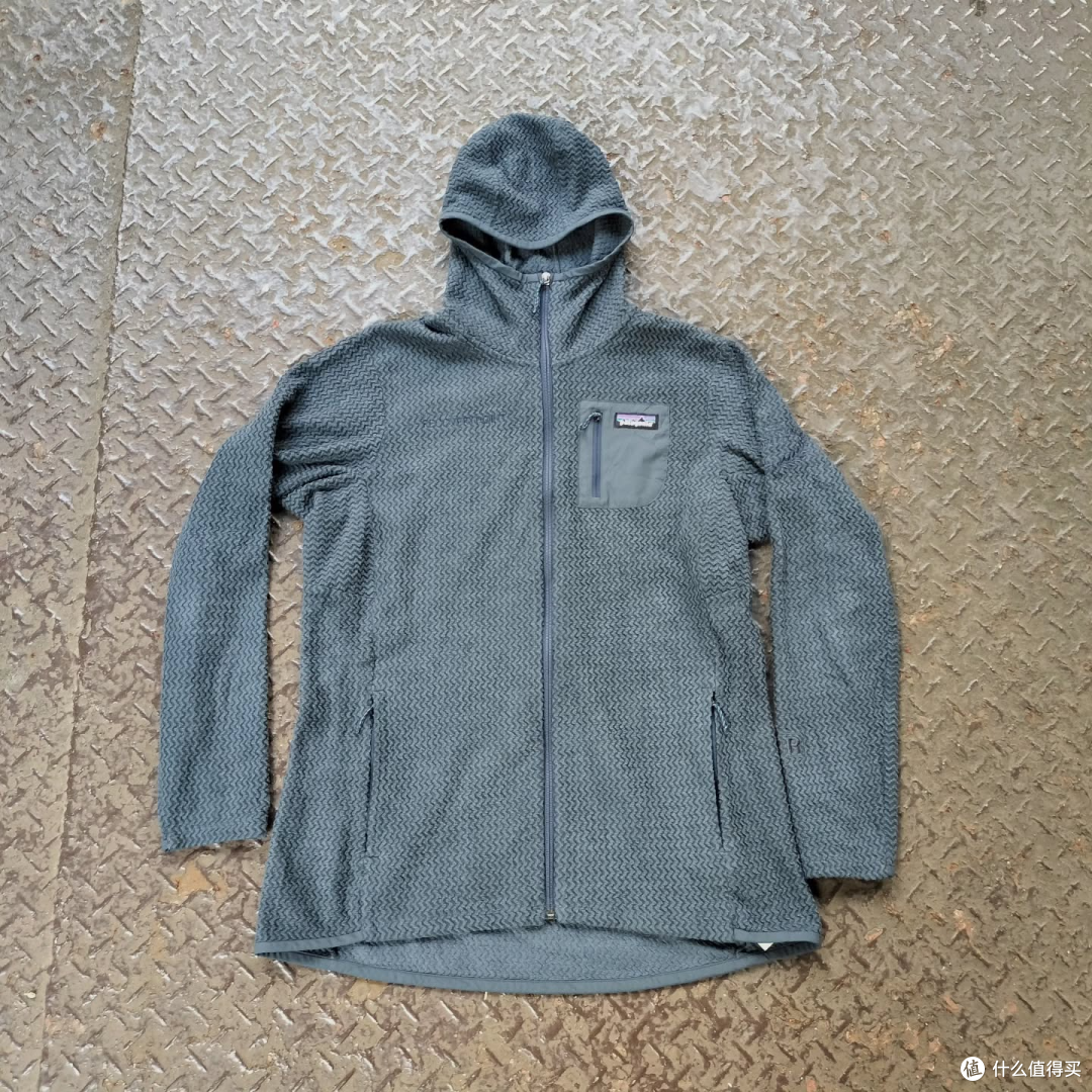 巴塔Better Sweater和R1 Air,一件为办公室生的,一件为山里生的