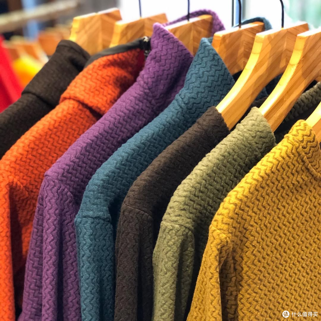 巴塔Better Sweater和R1 Air,一件为办公室生的,一件为山里生的