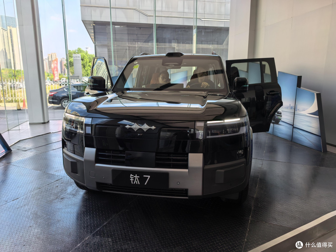 方程豹钛7:方盒子外壳下,一台会过日子的家用SUV