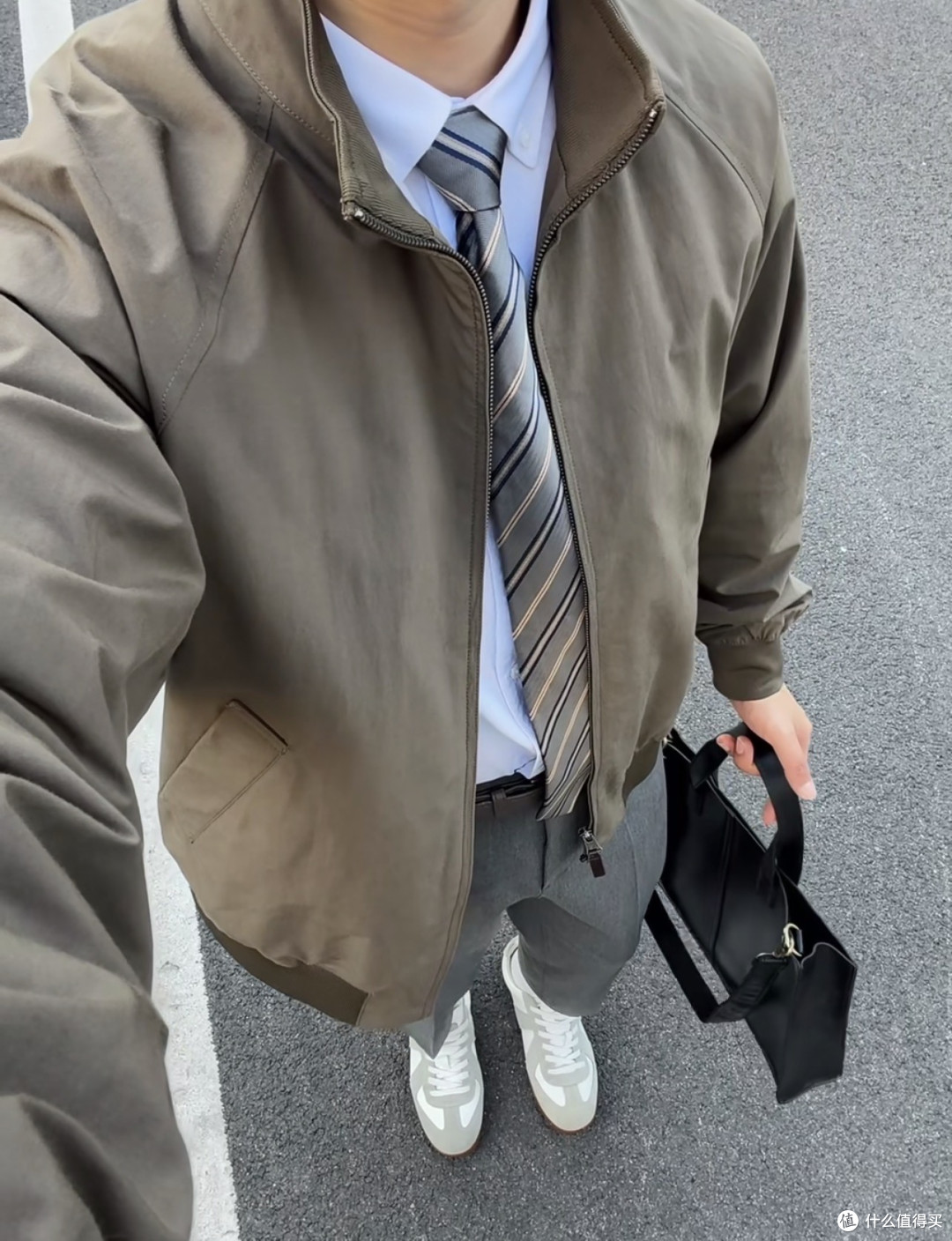46岁张鲁一深V衬衫搭高圆圆上热搜：中年男人就得穿得松弛又体面