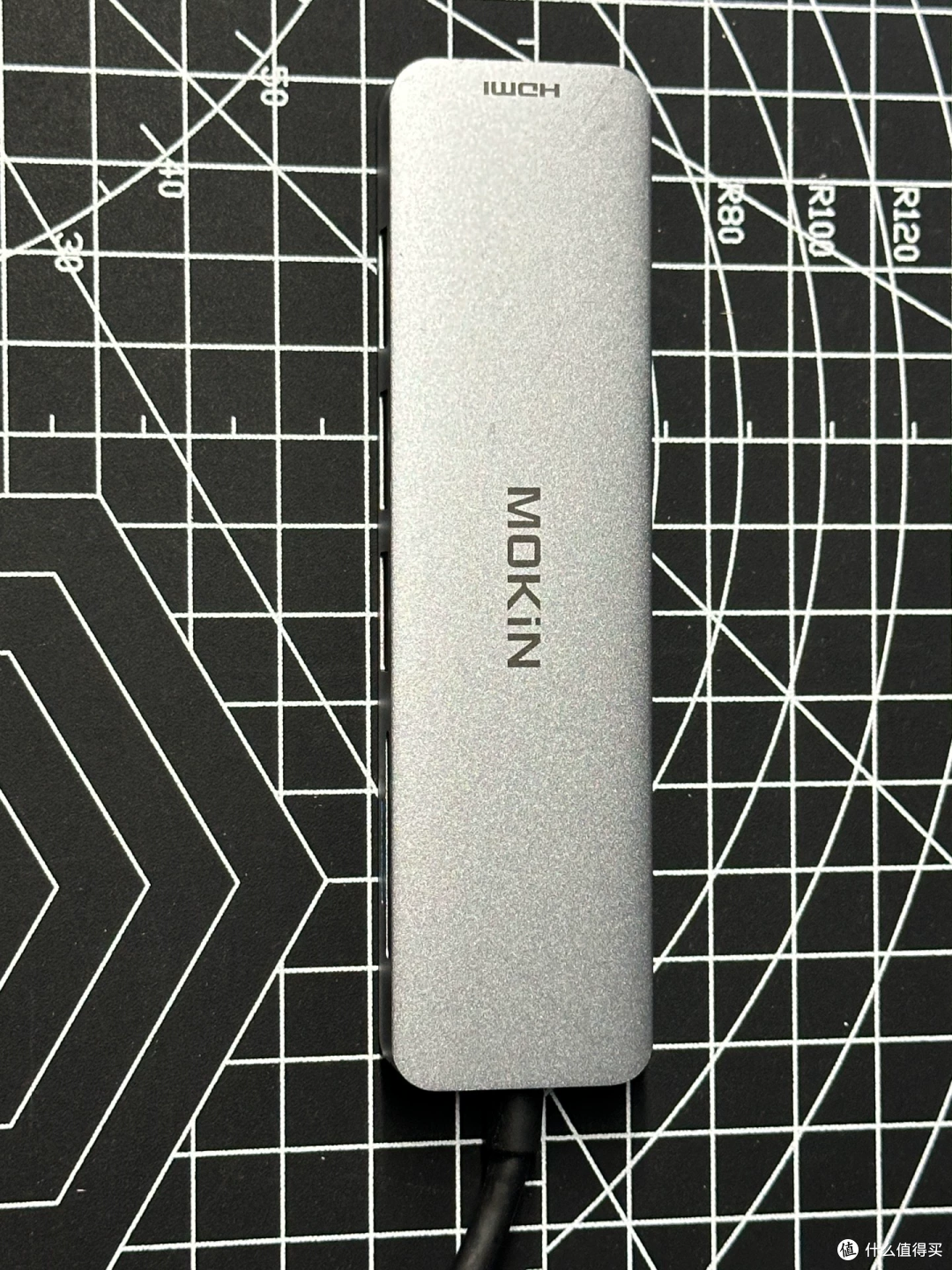 闲鱼大量涌入MOKiN雷电3扩展坞,双USB-A加SD卡槽,一夜跌成39元