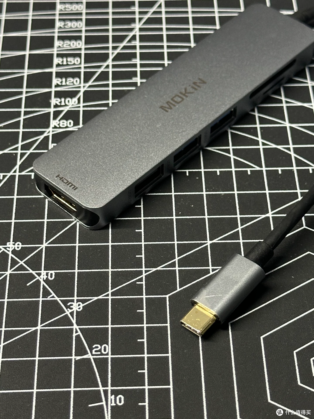 闲鱼大量涌入MOKiN雷电3扩展坞,双USB-A加SD卡槽,一夜跌成39元