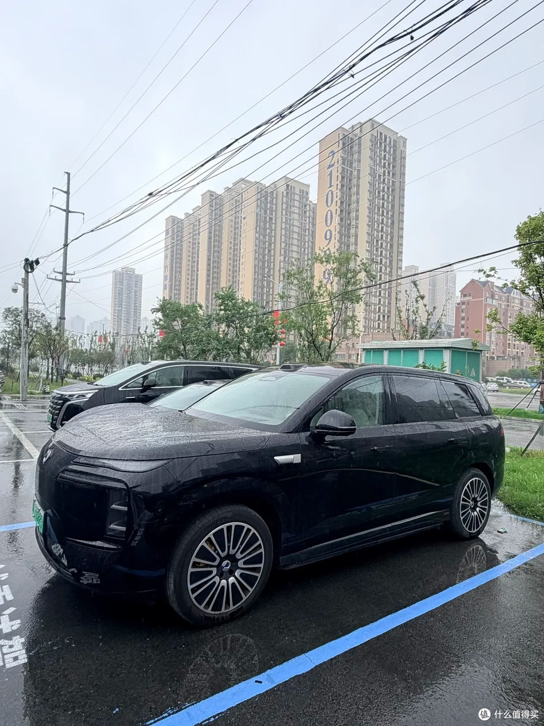 续航 960km!腾势 N8L 纯电版:这语音助手真能当车内秘书用?