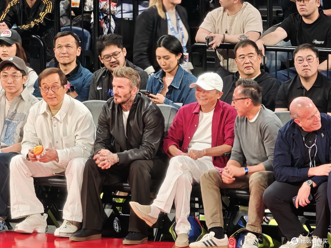 NBA中国赛马云贝克汉姆成龙同框：男人到这个岁数拼的是状态