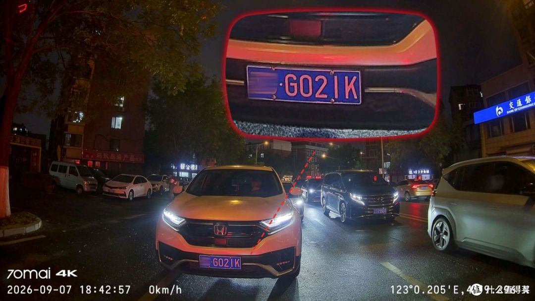 别再让后摄拖后腿!70迈E800双4K+HDR实测:连后车牌都放大看清了