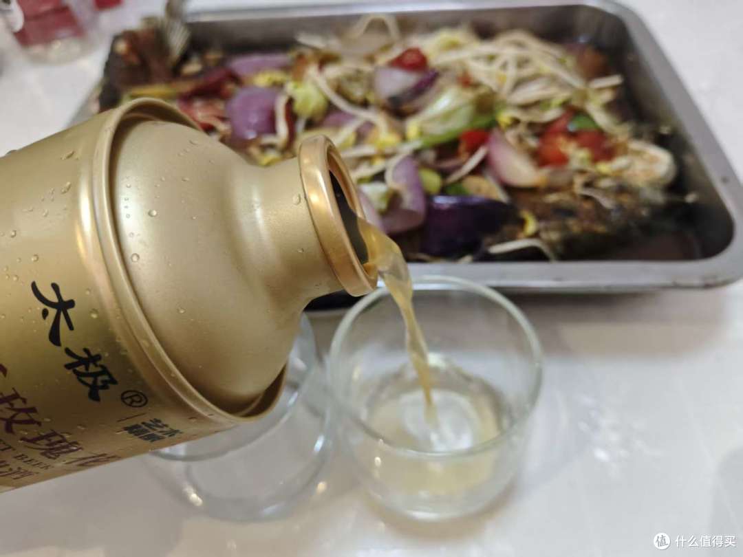 为什么啤酒能喝好几瓶,白开水却喝不下?答案很简单