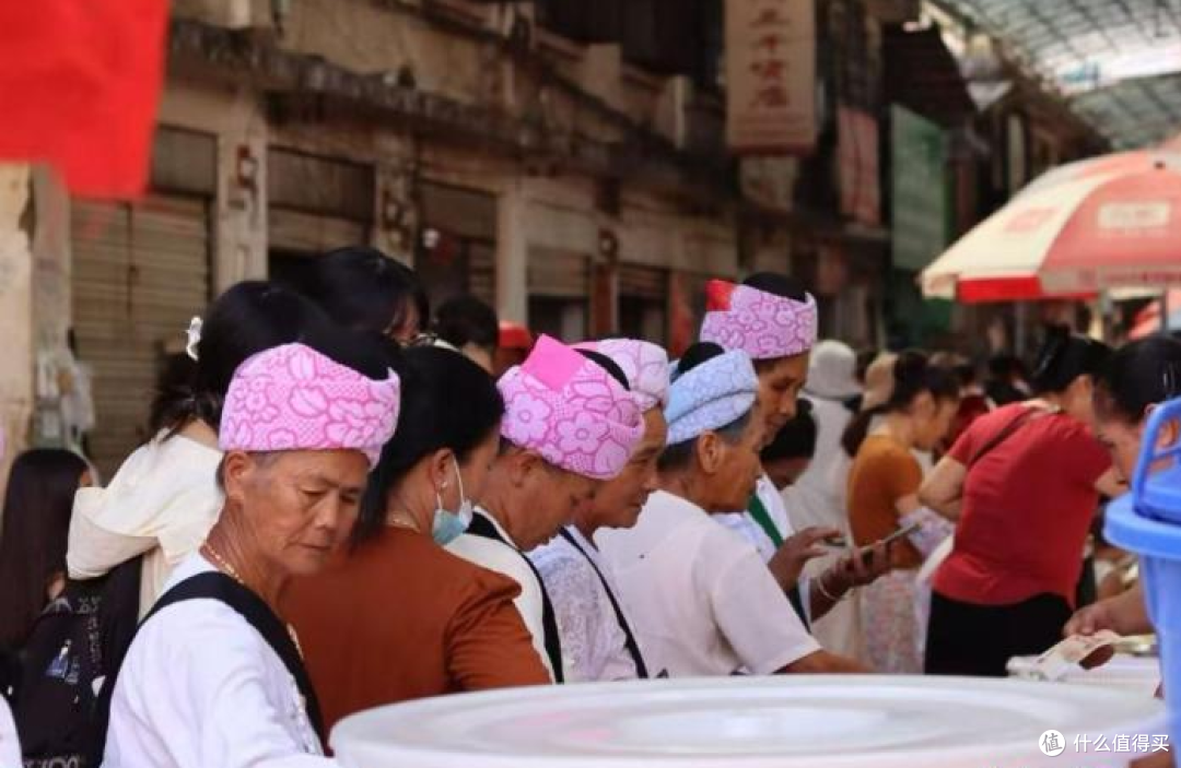 品边地风情学非遗技艺 云南边境小城“慢游”走热