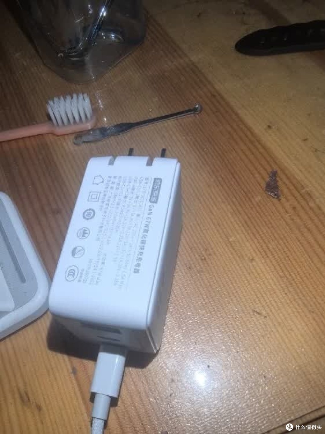 京造67W用户实拍：机身铭牌 GaN 67W 氮化镓充电器