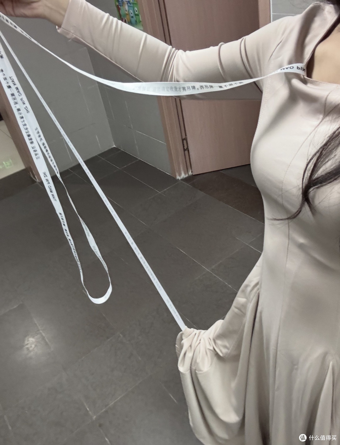 匹克怎么也剪吊牌了?女装2.4米防蹭穿操作,连运动品牌都抄来了