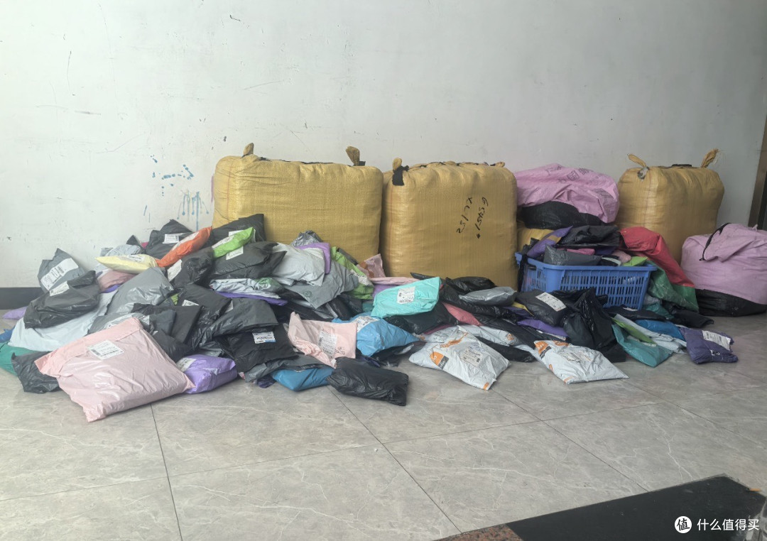 匹克怎么也剪吊牌了?女装2.4米防蹭穿操作,连运动品牌都抄来了