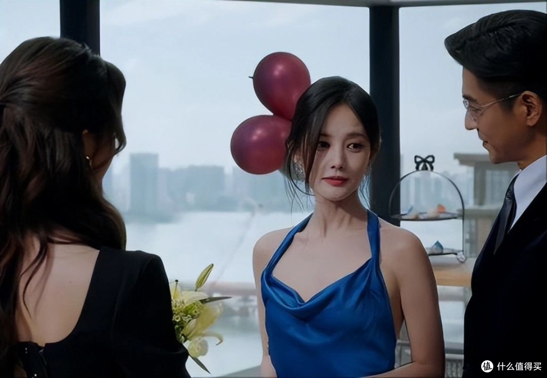 《美人余》就是拉长版短剧,槽点密密麻麻