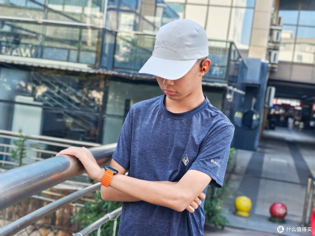 少掏手机！光帆AI三体联名穿戴套装实测：耳机形态的随身AI助理