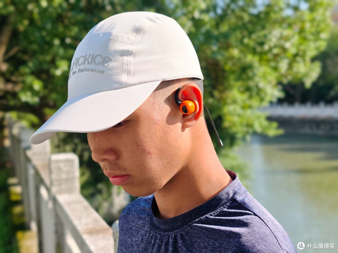 少掏手机！光帆AI三体联名穿戴套装实测：耳机形态的随身AI助理