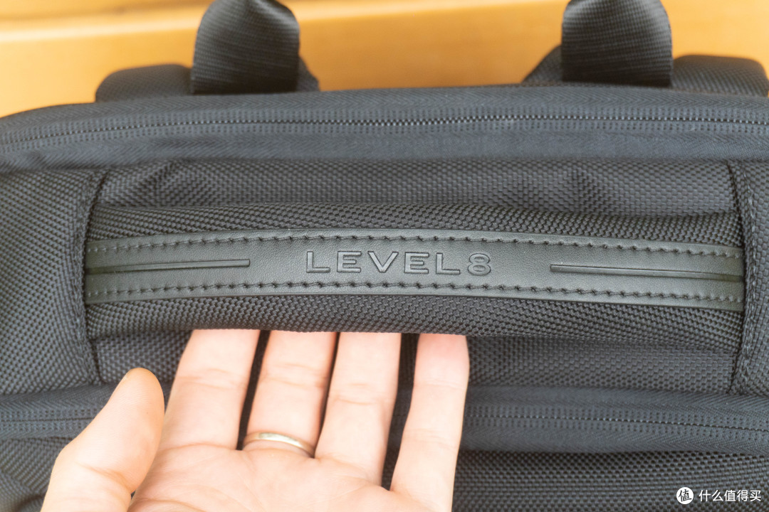 空包也不塌,怎样都有型,地平线8号 LEVEL8双肩包超赞