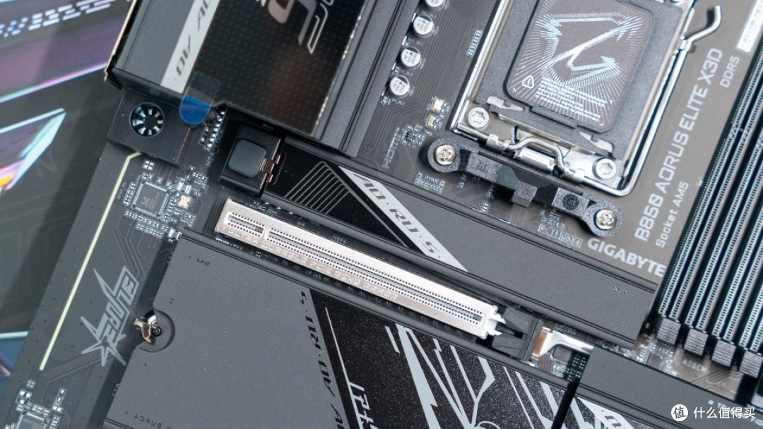 技嘉 B850 电竞雕 X3D:中端主板能否驾驭 X3D 鸡血模式 2.0?