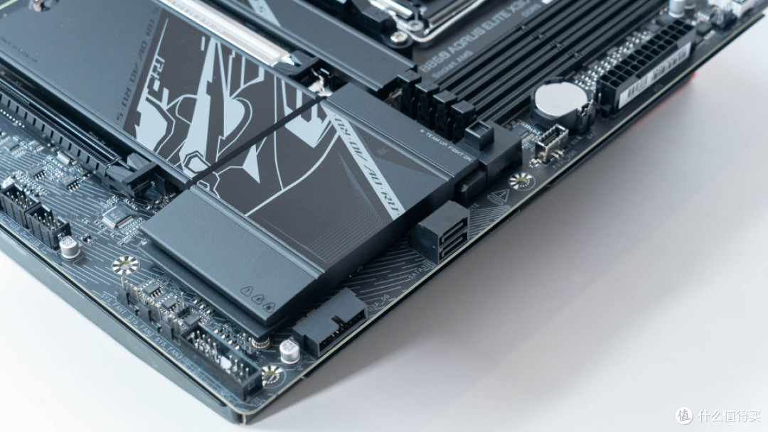 技嘉 B850 电竞雕 X3D:中端主板能否驾驭 X3D 鸡血模式 2.0?